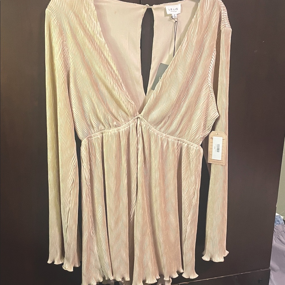 Le Lis Cream Long Sleeve V-Neck Dress